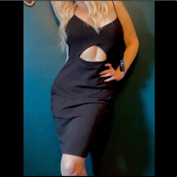 Gorgeous Peekaboo black dress - Picture 1 of 3